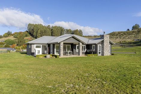 Photo of property in 7 Lochinvar Lane, Acacia Bay, Taupo, 3385