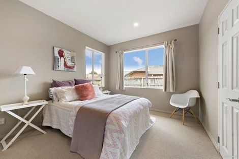 Photo of property in 8 Elkstone Place, Henderson, Auckland, 0612