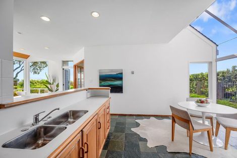 Photo of property in 30 Oxford Terrace, Coromandel, 3506