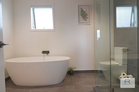 Photo of property in 4 Tapuwae Way, Mangere Bridge, Auckland, 2022