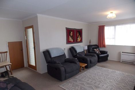 Photo of property in 31 Hillcrest Drive, Kelvin Grove, Palmerston North, 4414