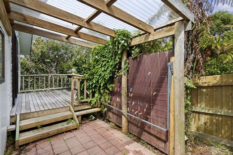 Photo of property in 15a Kereru Bend, Tawa, Wellington, 5028