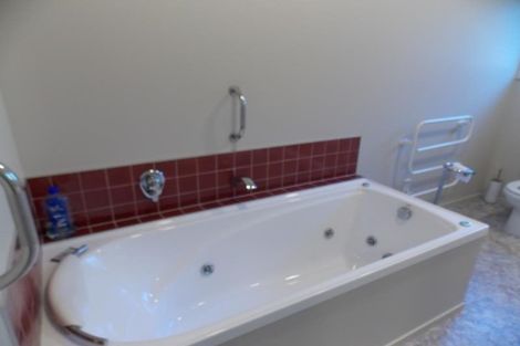 Photo of property in 10 Fernlea Avenue, Karori, Wellington, 6012