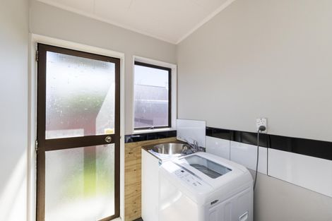 Photo of property in 31 Peter Hall Drive, Kelvin Grove, Palmerston North, 4414