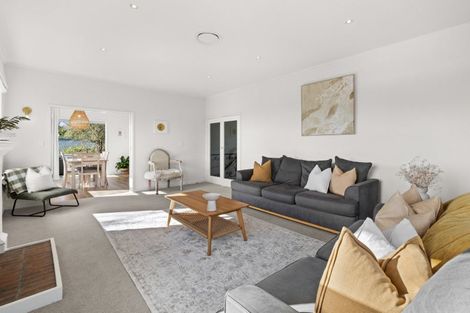 Photo of property in 21 Busby Hill, Havelock North, 4130