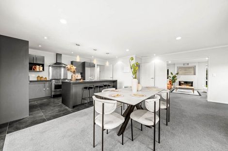 Photo of property in 18 Huntington Park Drive, Greenhithe, Auckland, 0632