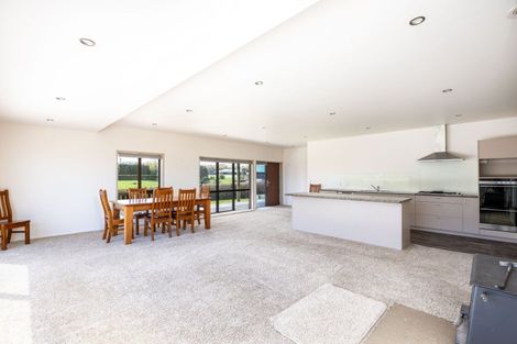 Photo of property in 2 Arthur Road, Paraite, New Plymouth, 4373
