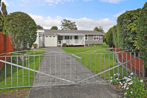 Photo of property in 27 Clinton Avenue, Te Atatu Peninsula, Auckland, 0610