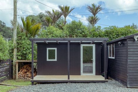 Photo of property in 213 Motutara Road, Muriwai, Waimauku, 0881