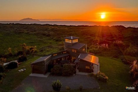 Photo of property in 80 Reay Mackay Grove, Waikawa Beach, Manakau, 5573