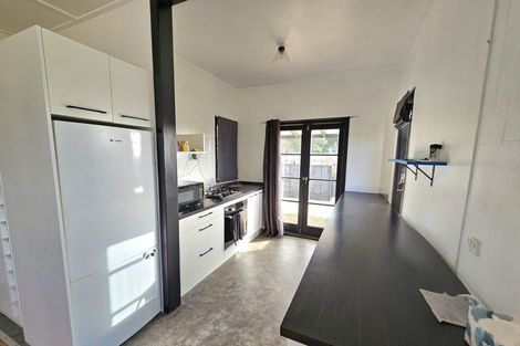 Photo of property in 40 Pioneer Road, Moturoa, New Plymouth, 4310