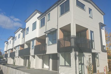 Photo of property in 6/5 Peachgrove Road, Te Atatu Peninsula, Auckland, 0610