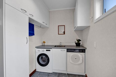 Photo of property in 3 Williams Avenue, Hawera, 4610