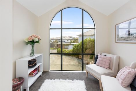 Photo of property in 22 Lanyon Place, Whitby, Porirua, 5024