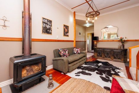 Photo of property in 6 Edwards Street, Kimbolton, Feilding, 4777