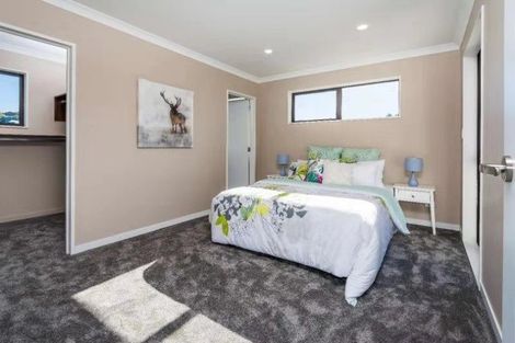 Photo of property in 5 Kahu Close, Orewa, 0931