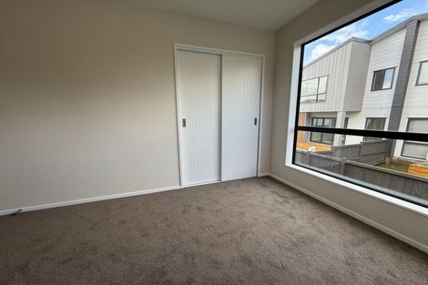 Photo of property in 16 Don Oliver Lane, Glen Eden, 0602