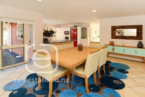 Photo of property in 8 Helen Ryburn Place, Torbay, Auckland, 0630