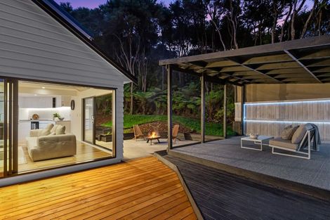 Photo of property in 25 Longfellow Parade, Glen Eden, Auckland, 0604