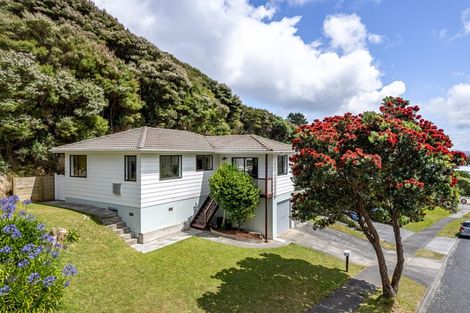 Photo of property in 49 Omapere Street, Whitby, Porirua, 5024