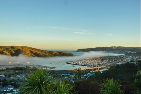 Photo of property in 22a Kahu Road, Paremata, Porirua, 5024