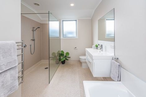 Photo of property in 18 Brougham Place, Springvale, Whanganui, 4501