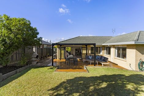 Photo of property in 71 Kath Hopper Drive, Orewa, 0931