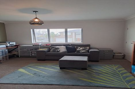 Photo of property in 2 Kirikiri Drive, Papakura, 2110