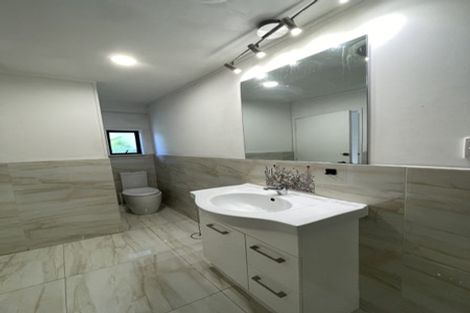 Photo of property in 11 Walnut Lane, Browns Bay, Auckland, 0630