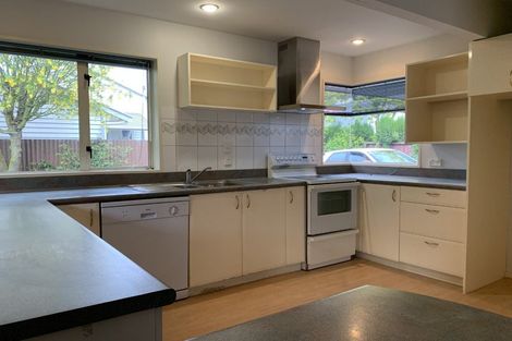Photo of property in 15 Memorial Avenue, Ilam, Christchurch, 8053