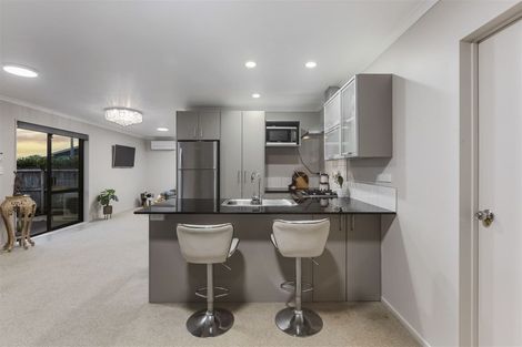 Photo of property in 2 Anna Lane, Glen Eden, Auckland, 0602
