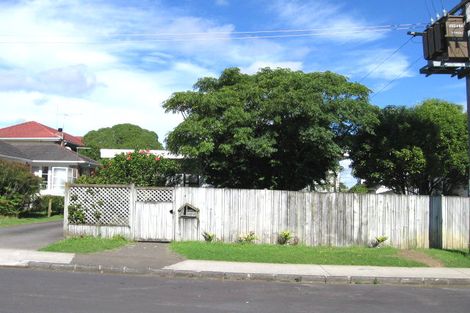 Photo of property in 2/11 Richard Avenue, Bucklands Beach, Auckland, 2014