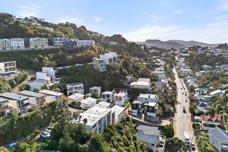 Photo of property in 9 Tiketike Way, Brooklyn, Wellington, 6021