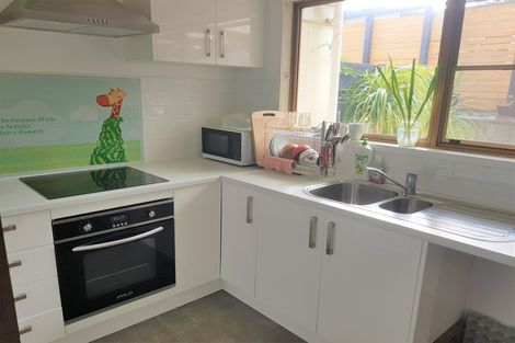 Photo of property in 2/175 Birkenhead Avenue, Birkenhead, Auckland, 0626