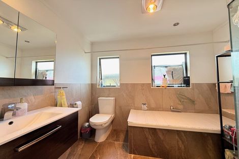 Photo of property in 1/18 Aurea Avenue, Pakuranga, Auckland, 2010