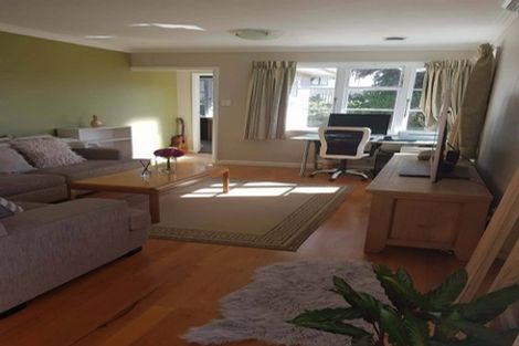 Photo of property in 15 Lyndfield Lane, Newlands, Wellington, 6037