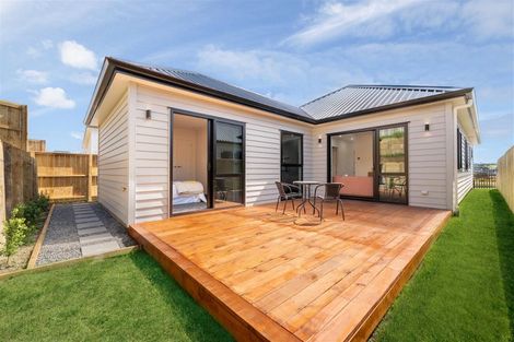 Photo of property in 17 Whakairo Crescent, Gulf Harbour, 0930