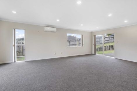 Photo of property in 4 Guinness Place, Massey, Auckland, 0614