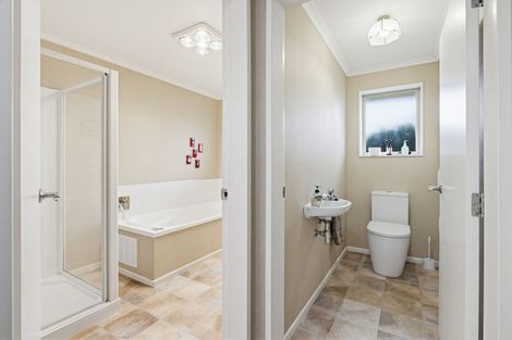 Photo of property in 4 Brooklyn Heights Drive, Kelvin Grove, Palmerston North, 4414