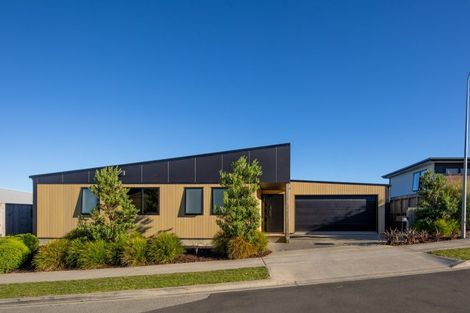 Photo of property in 32 Huntaway Close, Stoke, Nelson, 7011