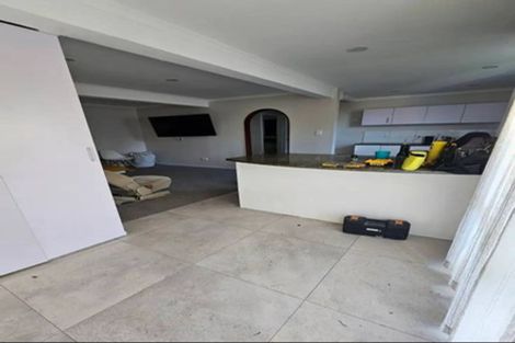 Photo of property in 54 Kemp Road, Massey, Auckland, 0614