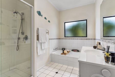 Photo of property in 7 Jubaea Place, Henderson, Auckland, 0610