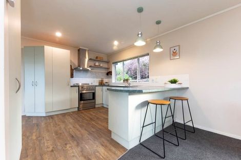 Photo of property in 10 Ryden Place, Glen Eden, Auckland, 0602