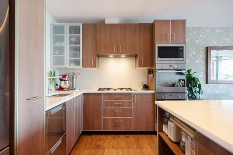 Photo of property in Patent 326 Apartments, 404s/326 Evans Bay Parade, Hataitai, Wellington, 6021