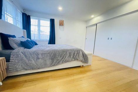 Photo of property in 60 Glen Marine Parade, Glendene, Auckland, 0602