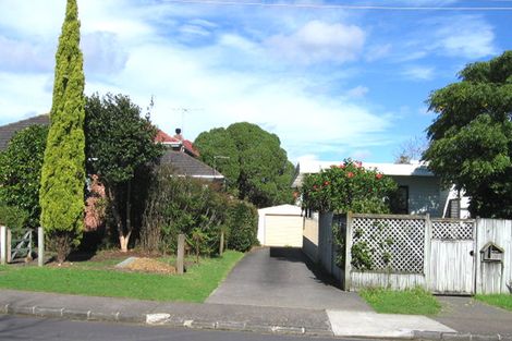 Photo of property in 2/11 Richard Avenue, Bucklands Beach, Auckland, 2014