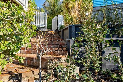 Photo of property in 6 Fitzroy Road, Bluff Hill, Napier, 4110