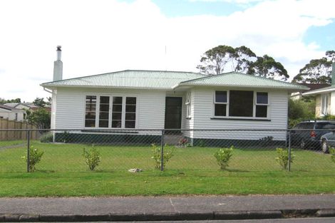 Photo of property in 26 Ozich Avenue, Te Atatu South, Auckland, 0610