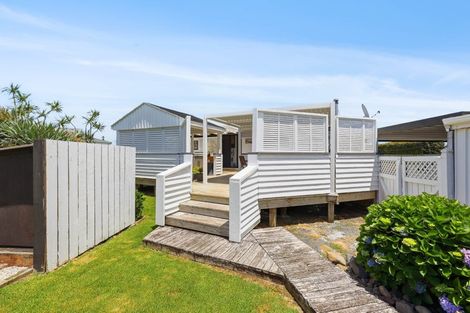 Photo of property in 6 Vela Place, Clarks Beach, 2122