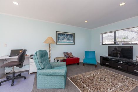 Photo of property in 5 Kotuku Drive, Paraparaumu Beach, Paraparaumu, 5032